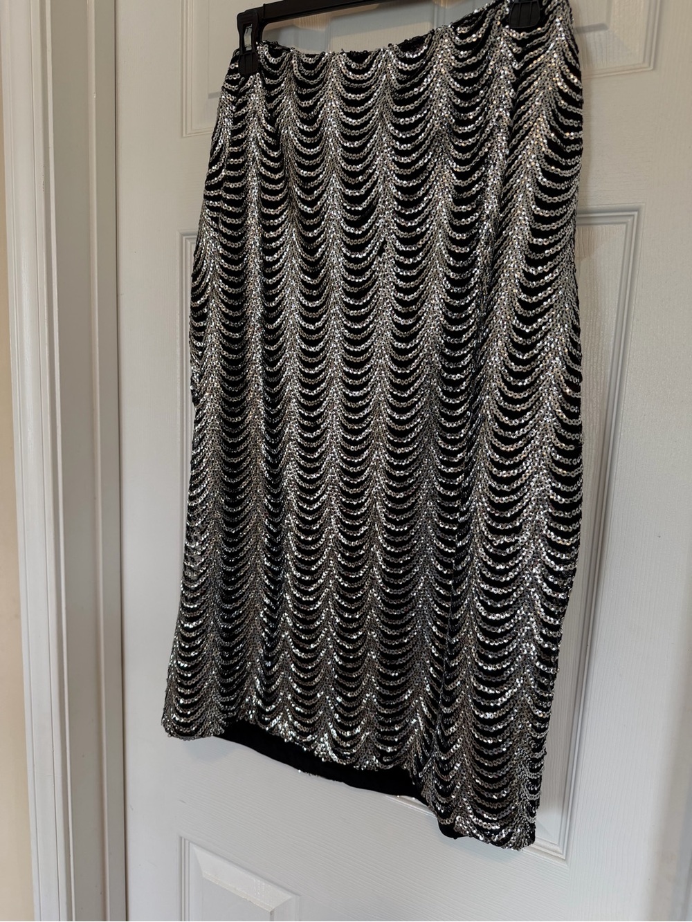 Charlotte Russe Sequin Midi Skirt in Black & Silver Size 3X Like New-Holiday